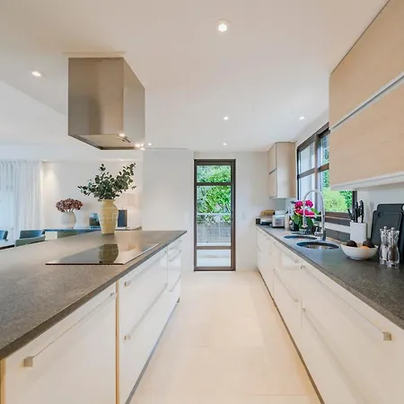 In The Stars Fine Luxe Apartment